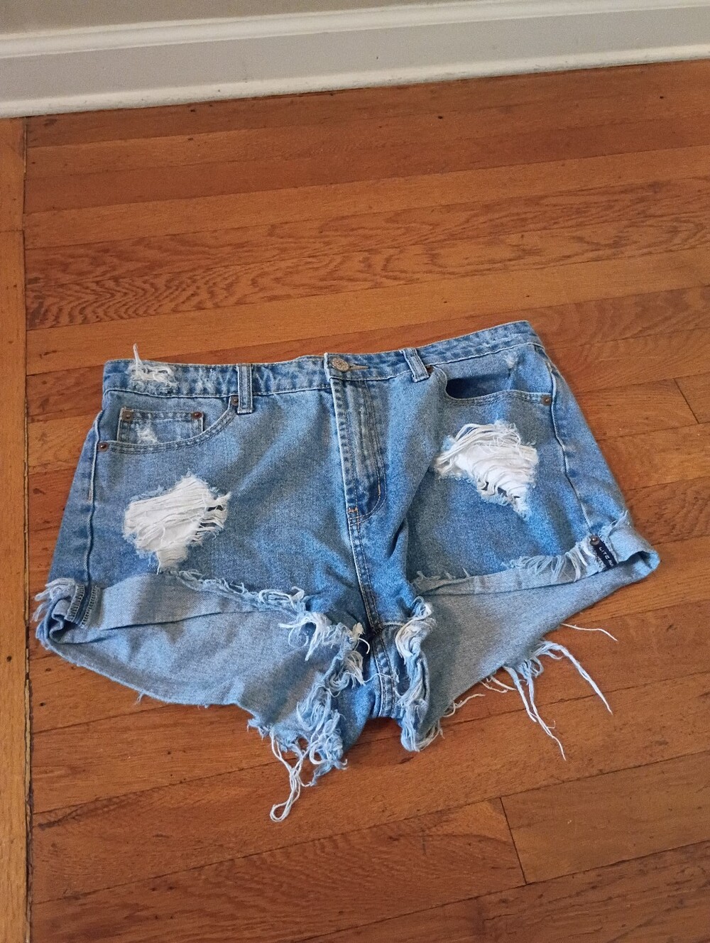 light blue distressed jean shorts from litz size large 33 in waist